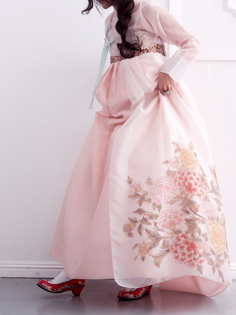 KoreanModernHanbokTraditionalDressFlowerPinkRomanticJeogoriChimaLeehwaWedding6