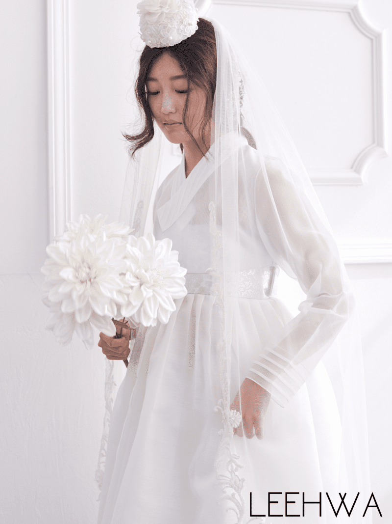 KoreanModernHanbokTraditionalDressFlowerWhiteRomanticJeogoriChimaLeehwaWedding