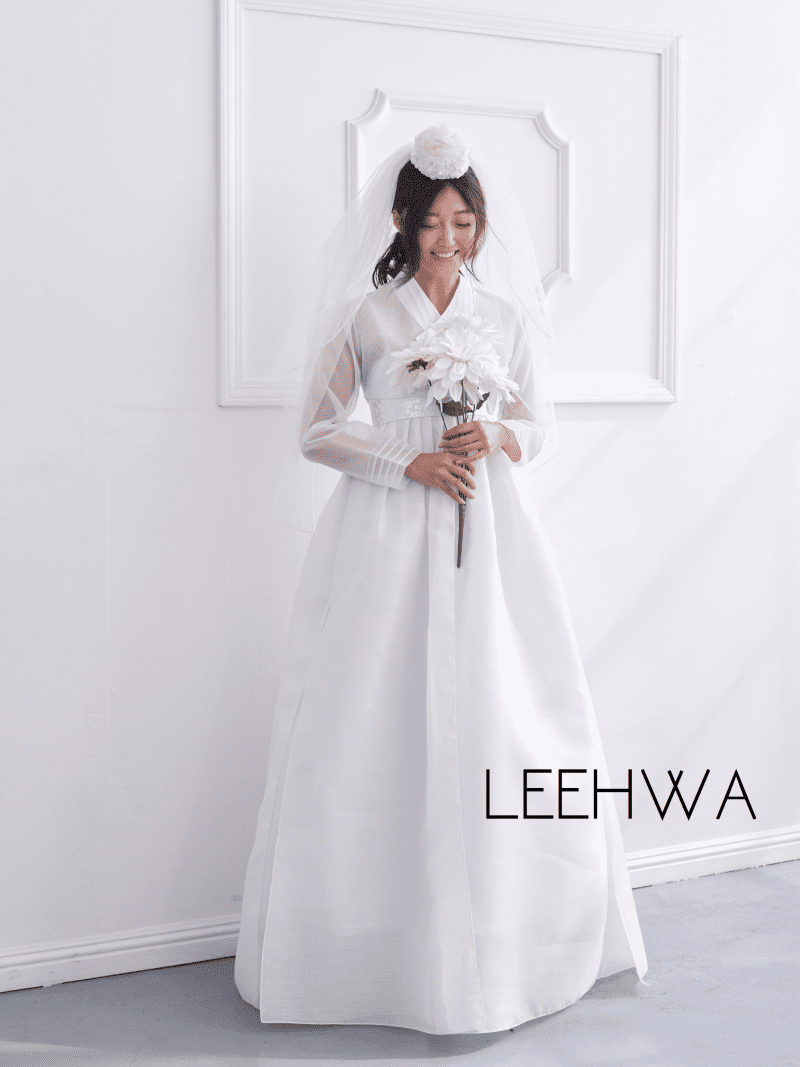 KoreanModernHanbokTraditionalDressFlowerWhiteRomanticJeogoriChimaLeehwaWedding1