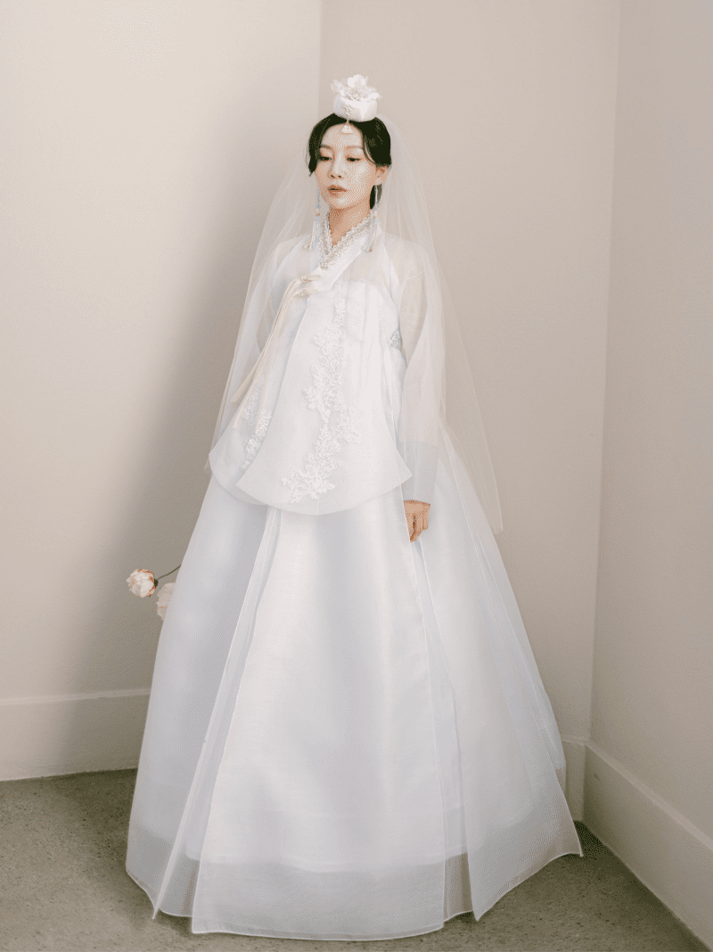 LEEHWAWEDDINGDANGUIMODERNBRIDALHANBOK2