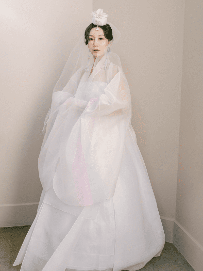 LEEHWAWEDDINGDANGUIMODERNBRIDALHANBOKJANGOT1