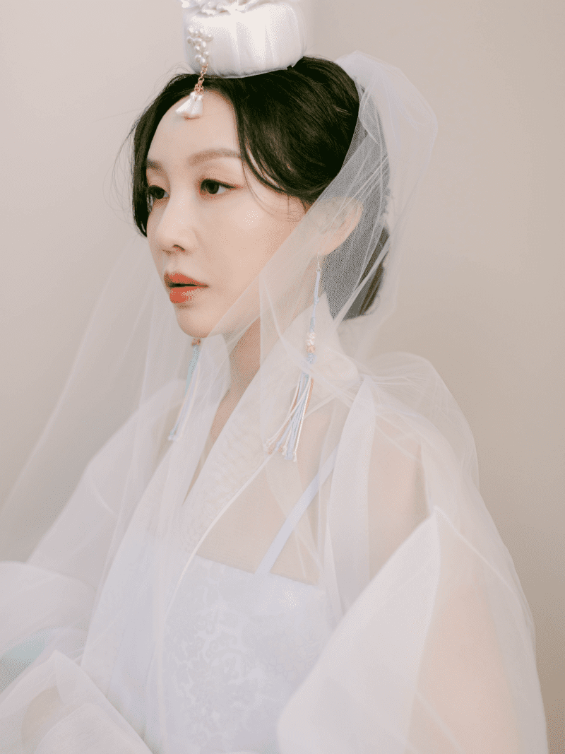 LEEHWAWEDDINGDANGUIMODERNBRIDALHANBOKJANGOT2