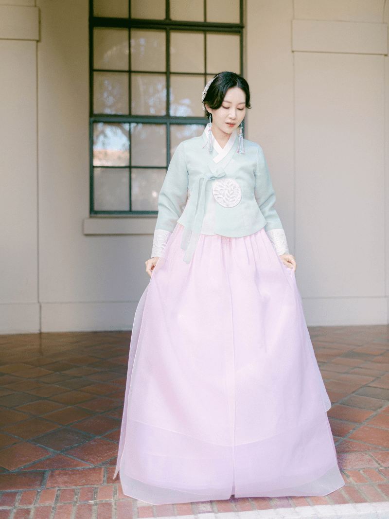 LEEHWAWEDDINGDANGUIQUEENHANBOKPASTELMODERNDRESS