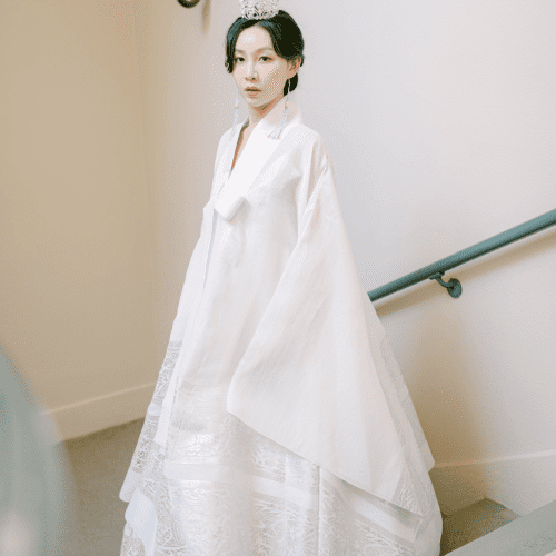 LEEHWAWEDDINGMODERNBRIDALHANBOKKOREANDRESSWEDDINGWHITESILVER4