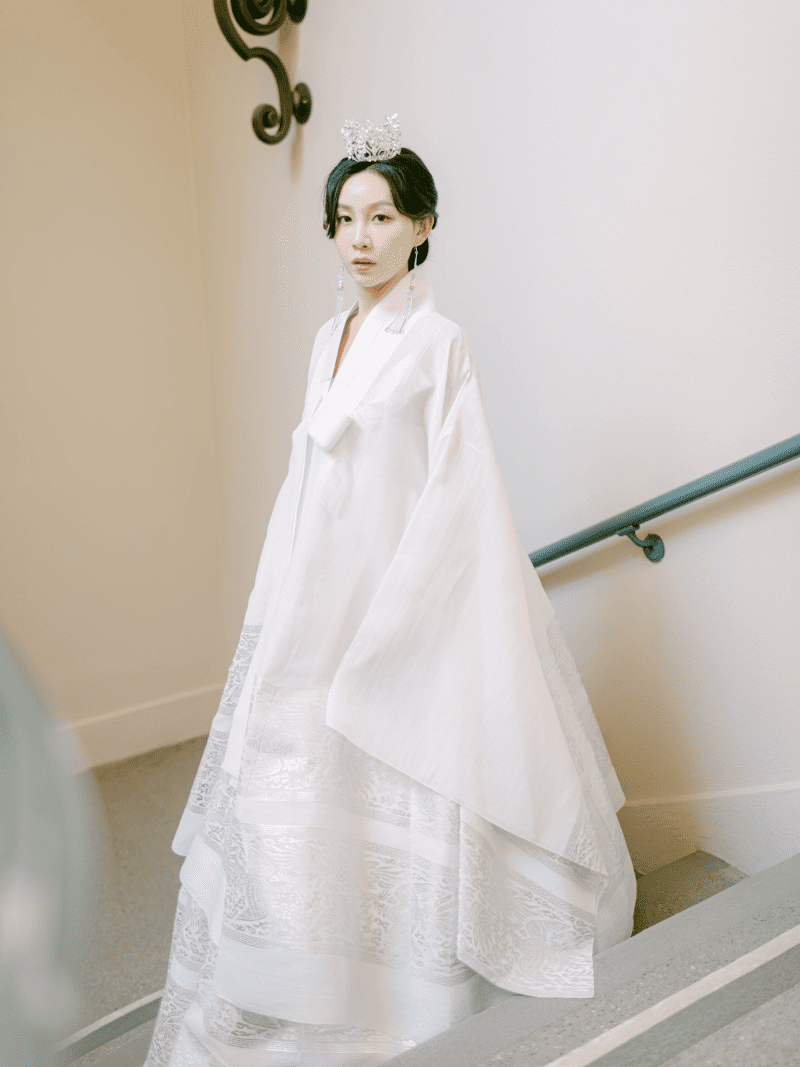 LEEHWAWEDDINGMODERNBRIDALHANBOKKOREANDRESSWEDDINGWHITESILVER4