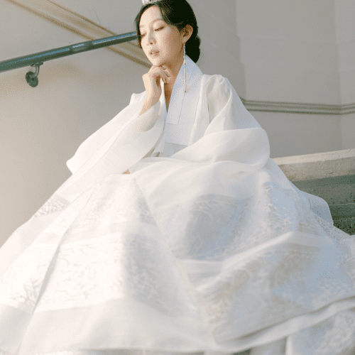 LEEHWAWEDDINGMODERNBRIDALHANBOKKOREANDRESSWEDDINGWHITESILVER6