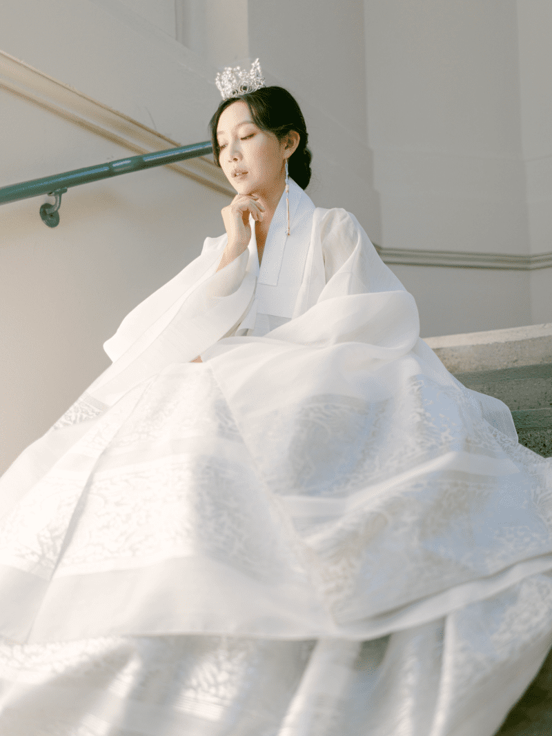 LEEHWAWEDDINGMODERNBRIDALHANBOKKOREANDRESSWEDDINGWHITESILVER6