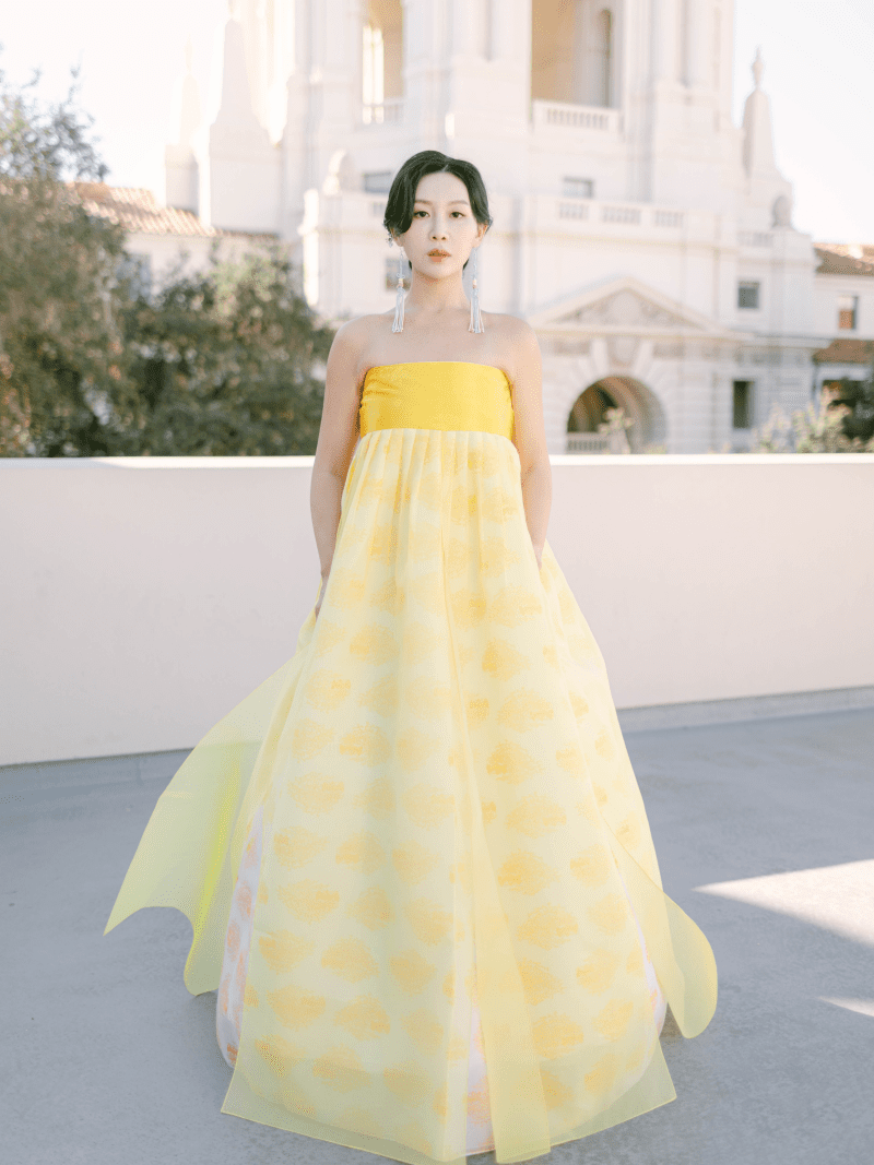 LEEHWAWEDDINGMODERNBRIDALYELLOWHANBOKDRESSFLOWERSPRINGSTYLE2 0870ed84 8038 4a19 a8e4 156cd071e05e