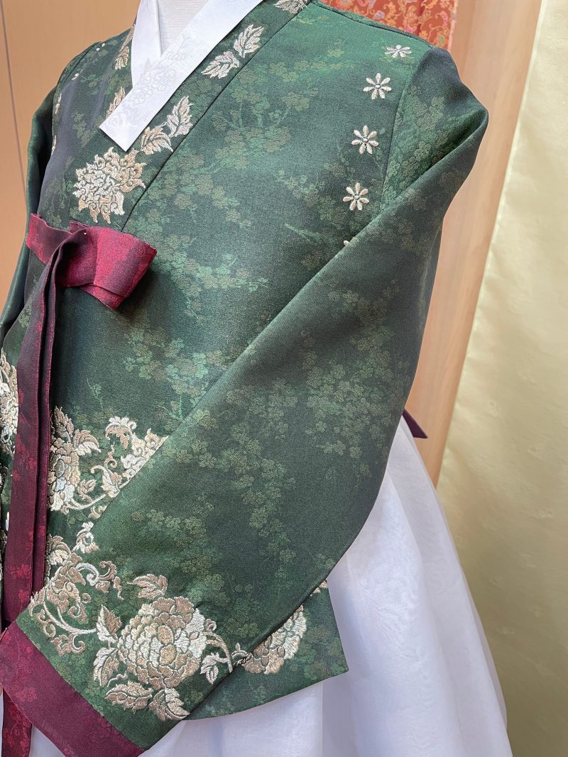 LEEHWAWEDDINGMODERNHANBOKDRESS10