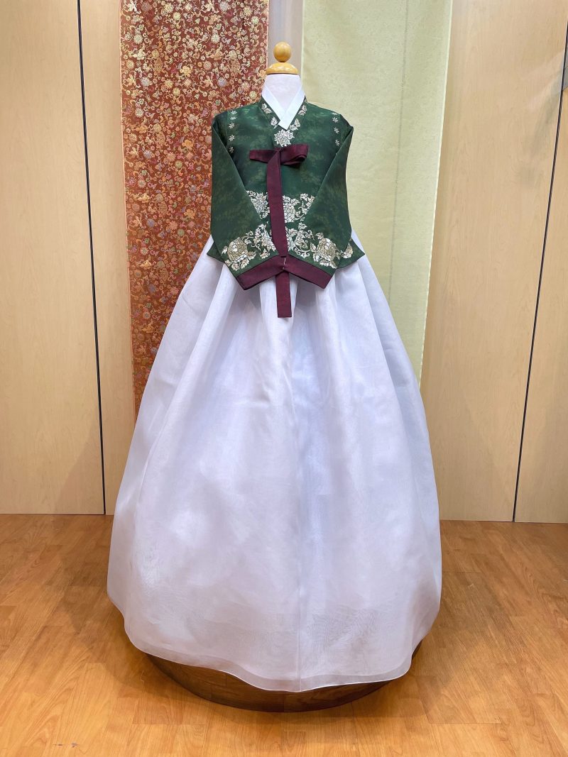 LEEHWAWEDDINGMODERNHANBOKDRESS16