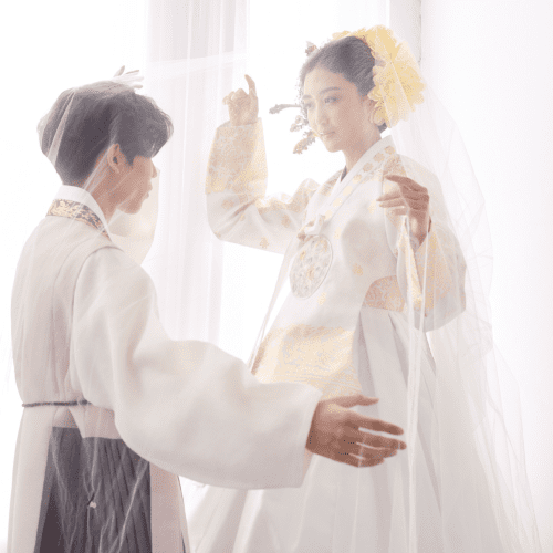 LeehwaWeddingModernHanbokDressKoreanTraditionalWearPleatWhiteBridalManHanbok