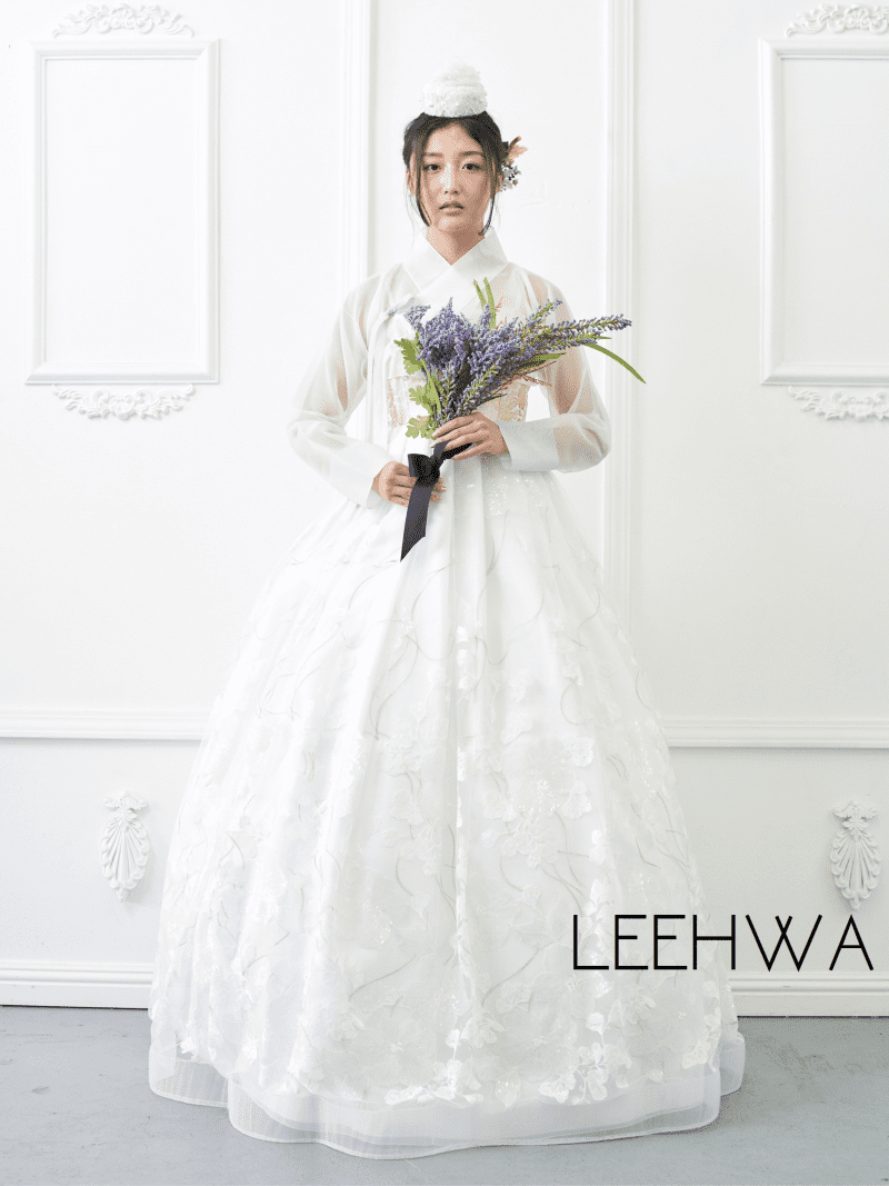 LeehwaWeddingTraditionalKoreanDressModernRoyalElegantStyleHanbokBridal1 ca2cf8a0 87c7 4143 95ff ea5636b2ad15