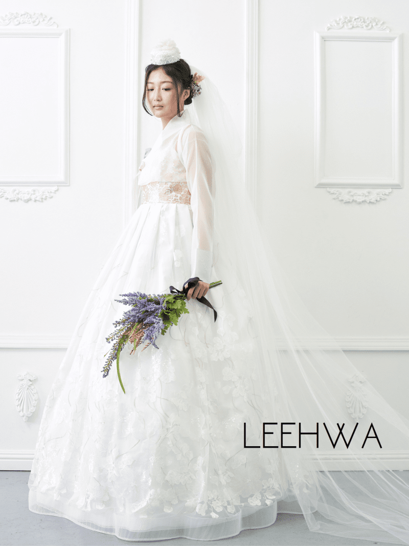 LeehwaWeddingTraditionalKoreanDressModernRoyalElegantStyleHanbokBridal2 36d5fdbd 38a8 4acd aa89 6b9dfa88a688