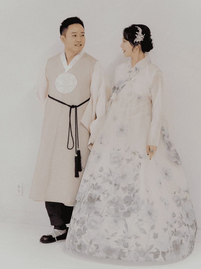 QUARTZSET1KoreanHanbokTraditionalClothesSetWomanManBabyLeehwaWedding