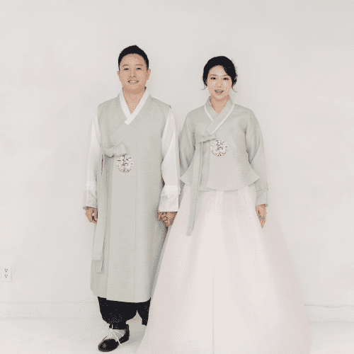 SAGESET2KoreanHanbokTraditionalClothesSetWomanManBabyLeehwaWedding