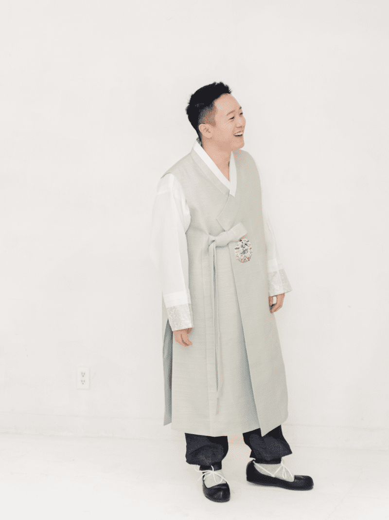 SAGESET3KoreanHanbokTraditionalClothesSetWomanManBabyLeehwaWedding